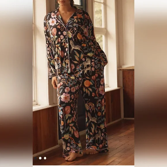 ANTHROPLOGIE BRIAR PIPED LONG SELVED PAJAMAS Set - Picture 1 of 9
